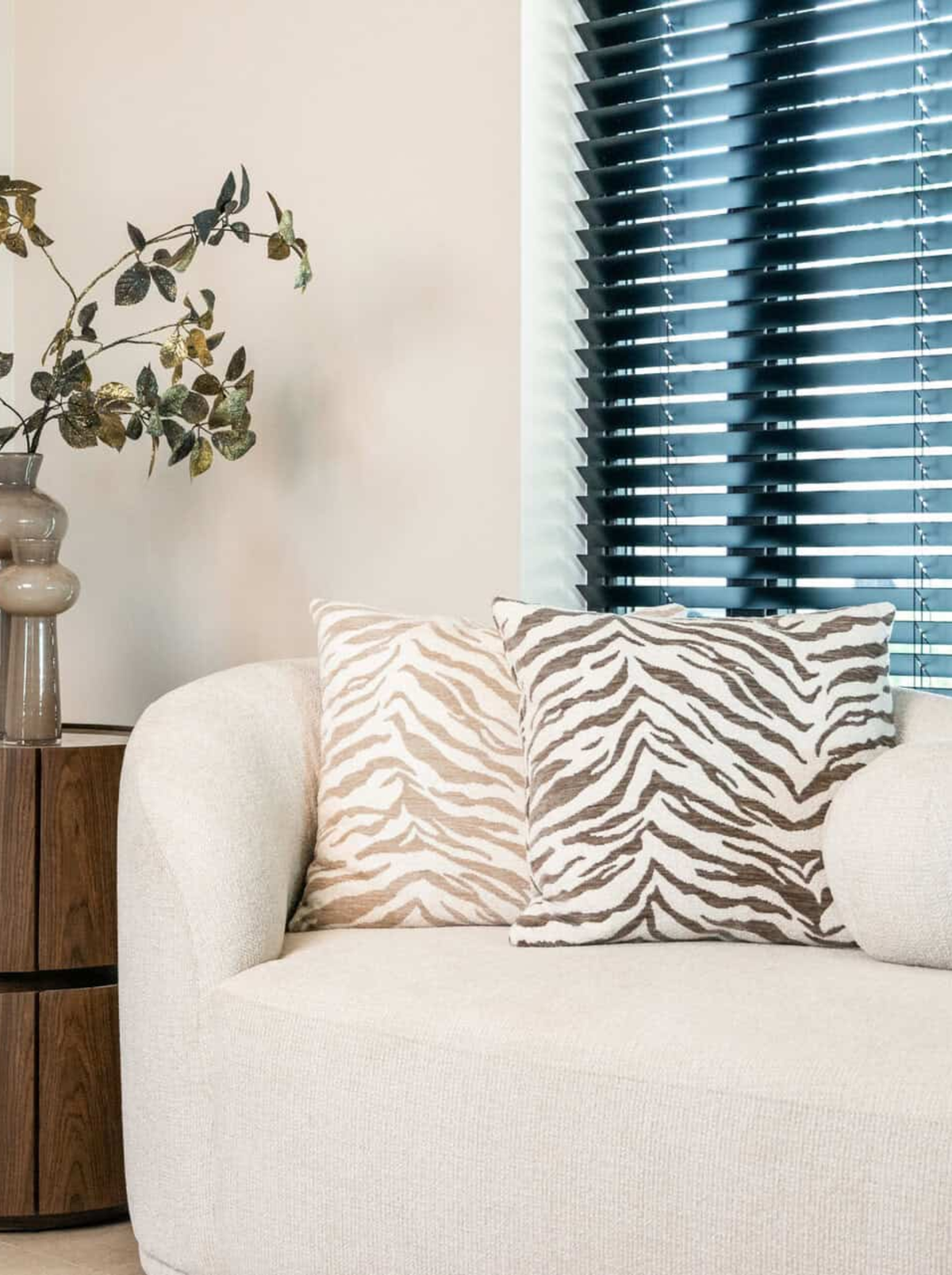 Coussin motif tigré taupe