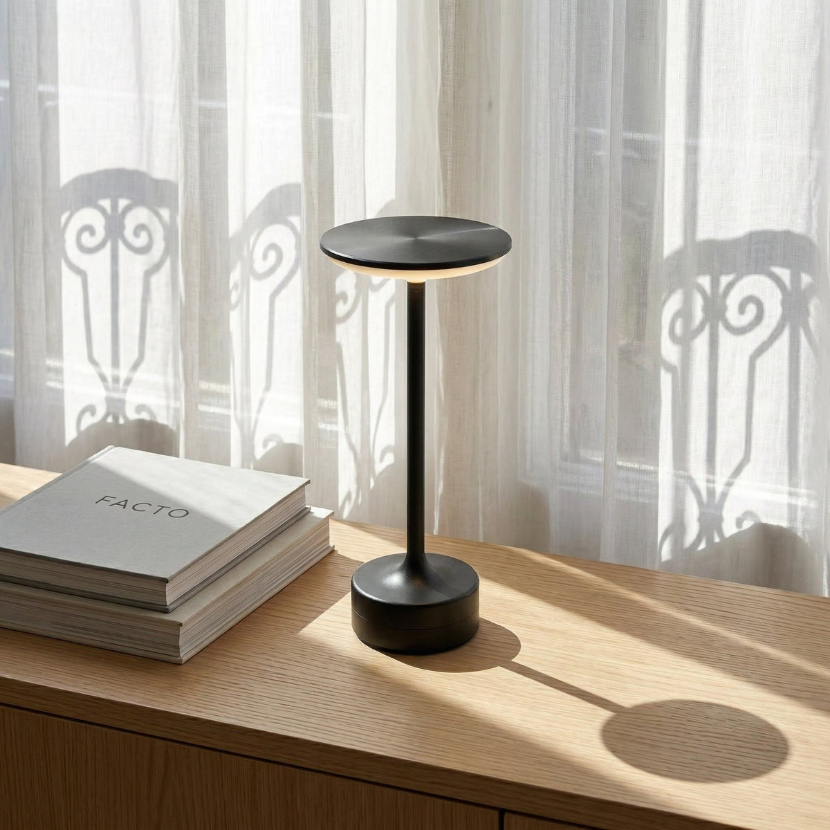 Lampe tactile en métal et acrylique