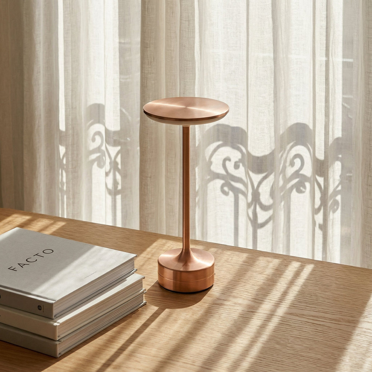 Lampe tactile en métal et acrylique