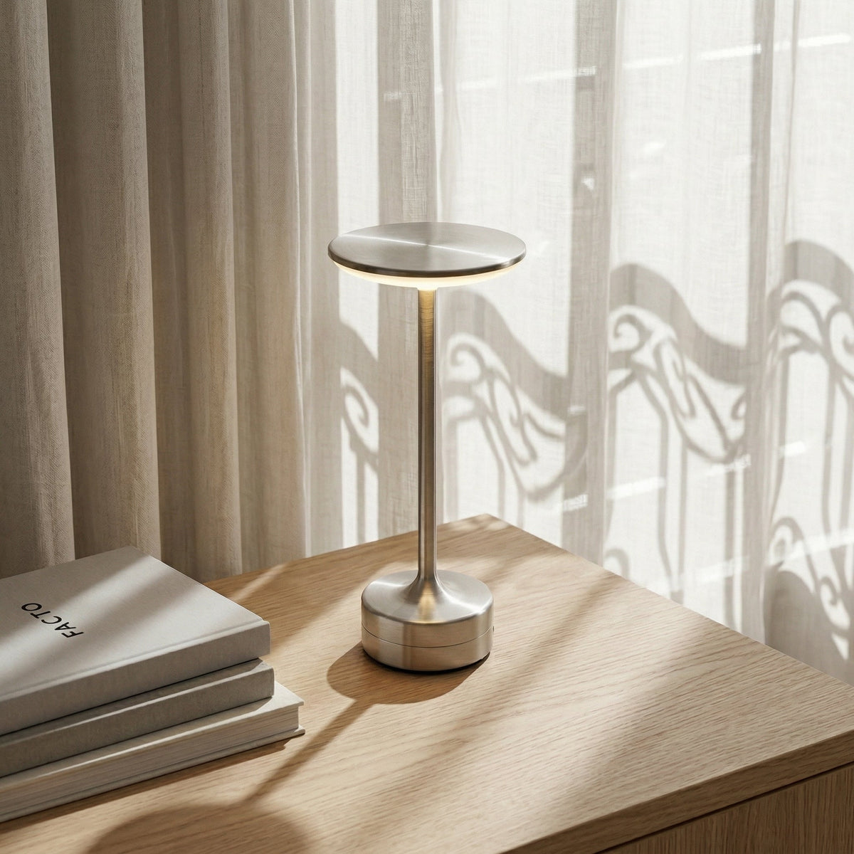 Lampe tactile en métal et acrylique