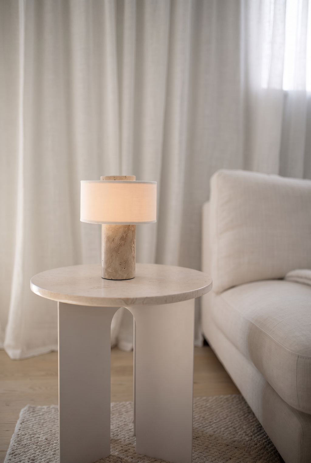 Lampe de table effet travertin