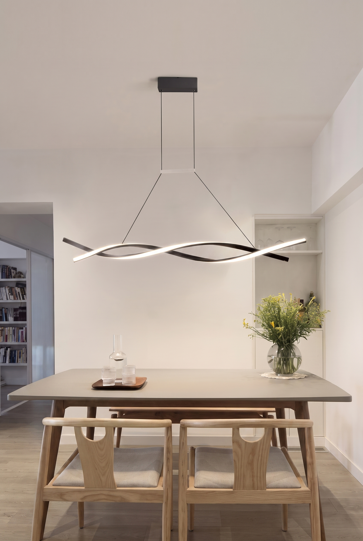Lustre linéaire LED moderne