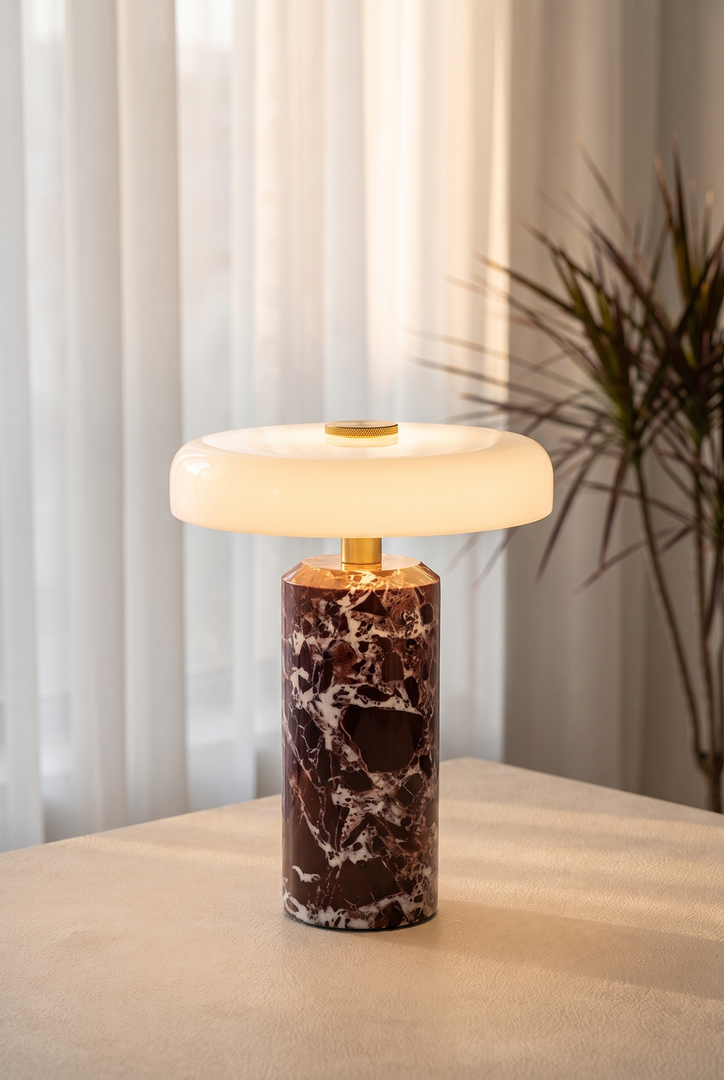Lampe de table en marbre