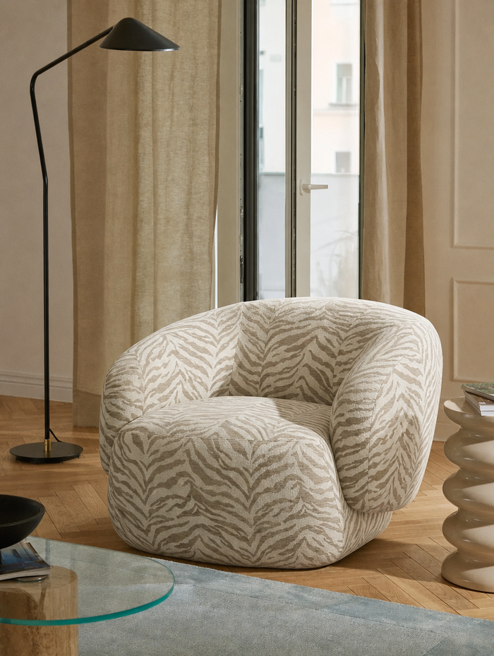 Fauteuil pivotant en tissu beige tiger et bois
