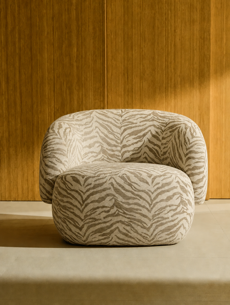 Fauteuil pivotant en tissu beige tiger et bois