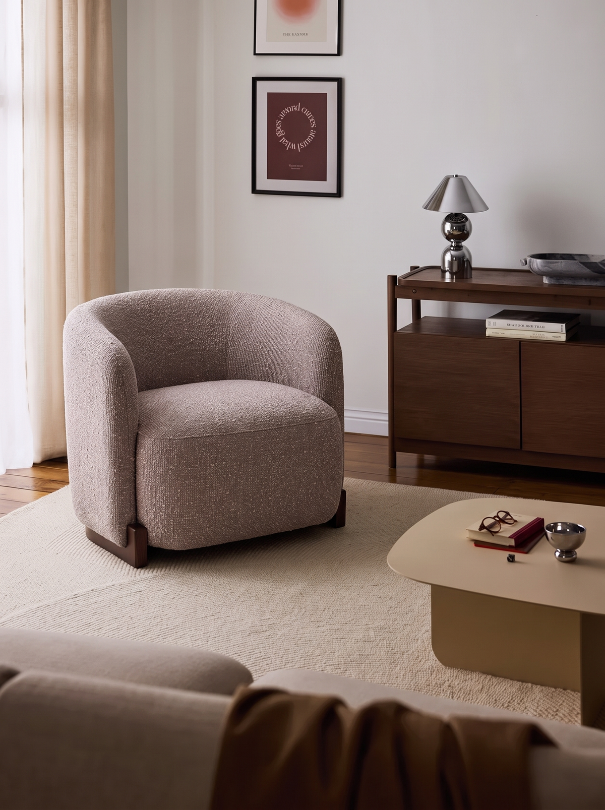 Fauteuil en tissu mocca chunky et bois