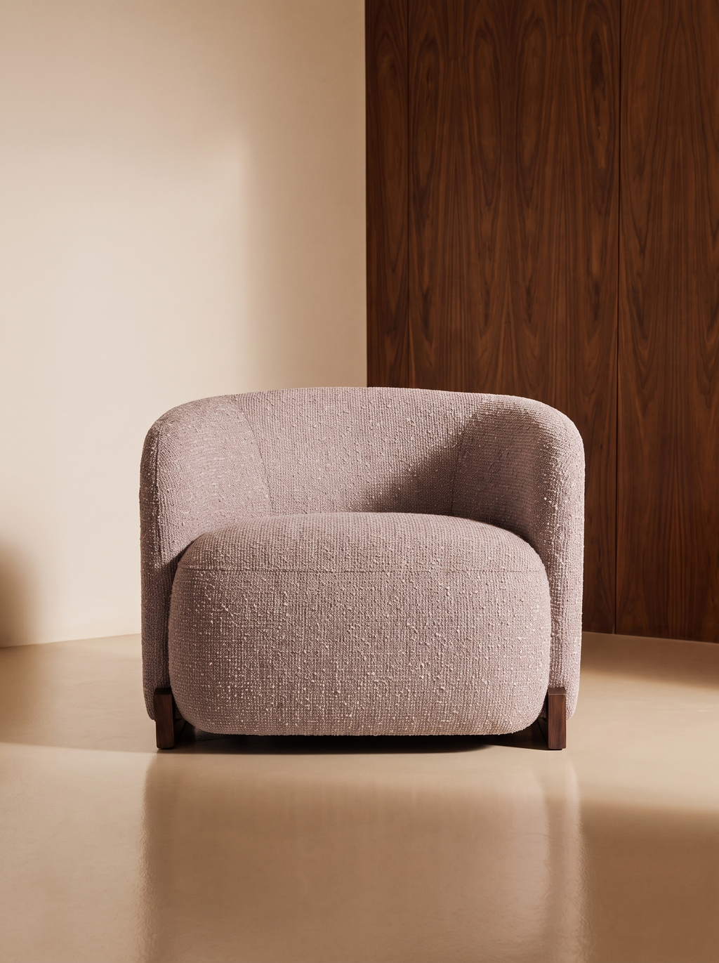 Fauteuil en tissu mocca chunky et bois