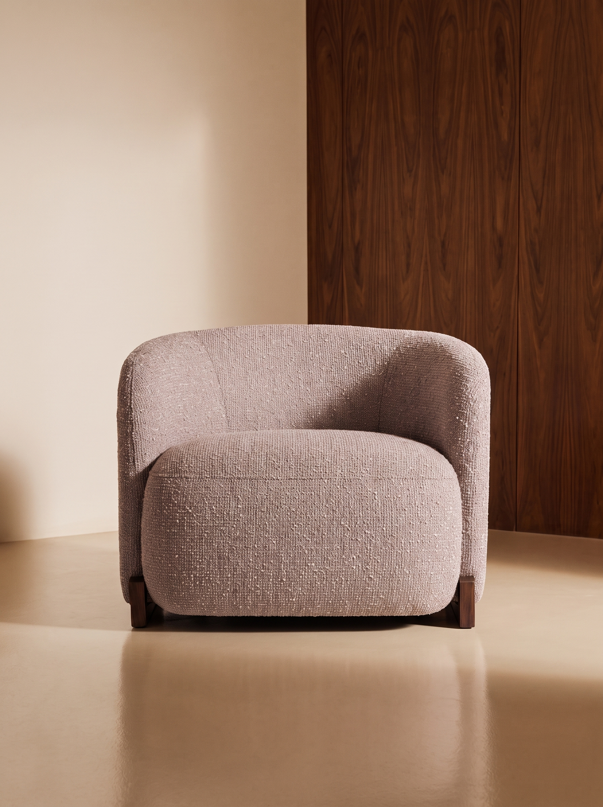 Fauteuil en tissu mocca chunky et bois