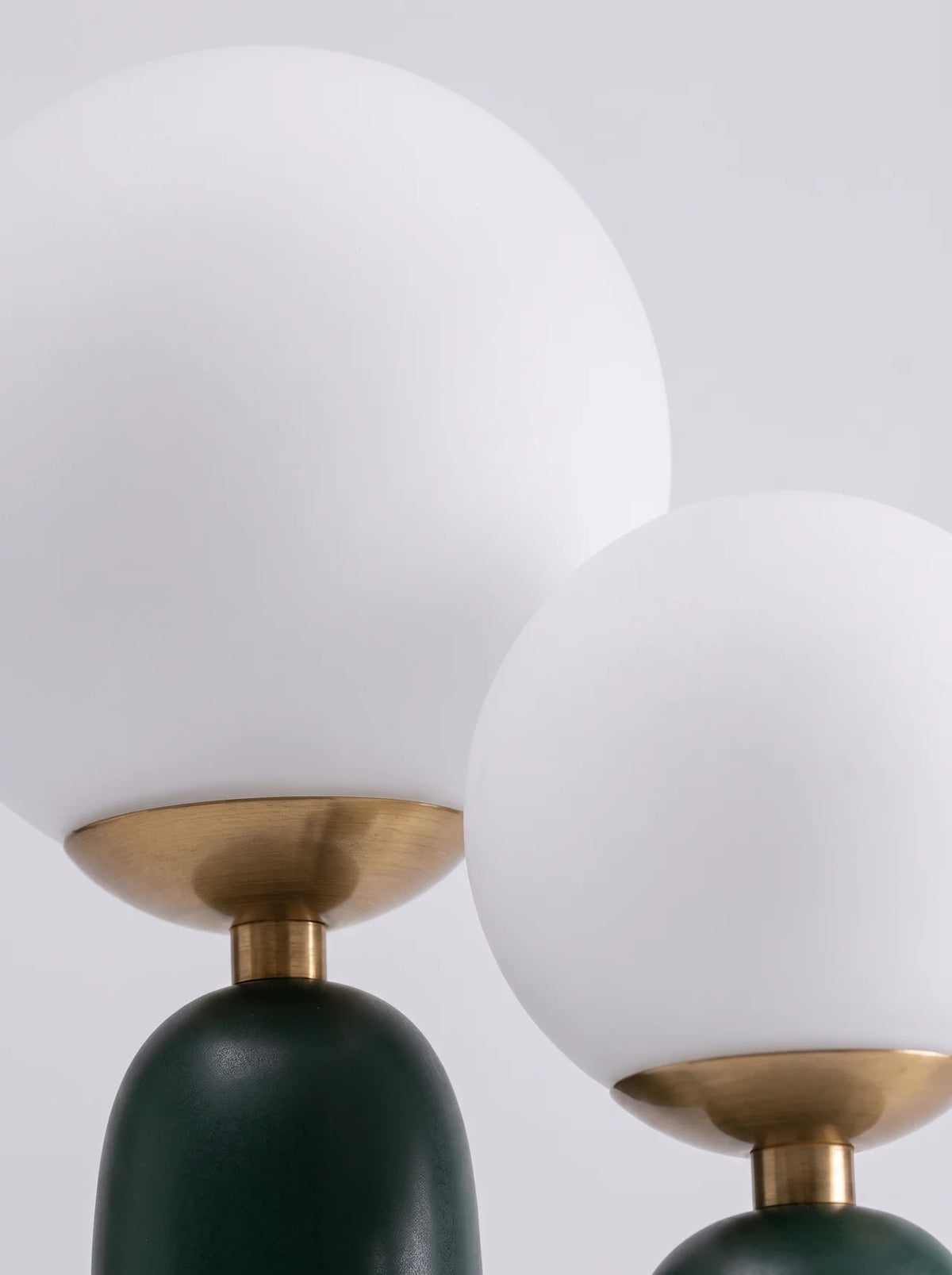 Lampe de table en céramique et laiton