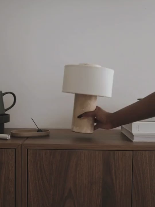 Lampe de table effet travertin